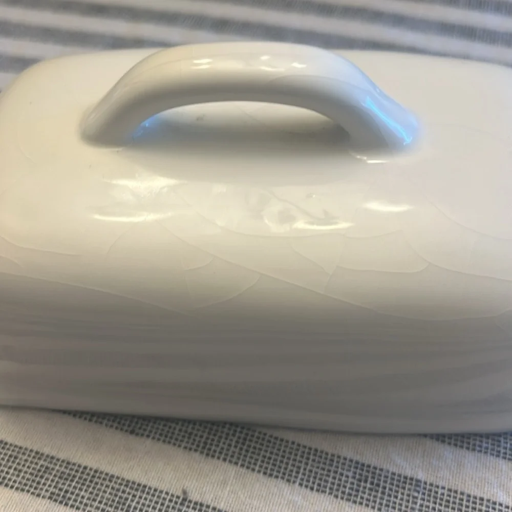 White Ceramic butter Dish (words FARM FRESH)